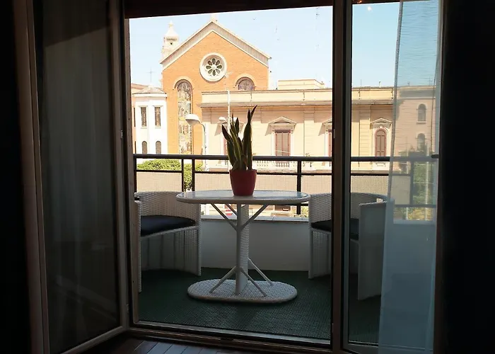 L.t. Savoia Palace & Cavour C.l. Bari