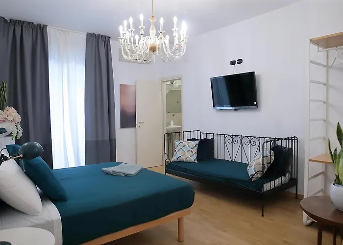 L.t. Savoia Palace & Cavour C.l. Bari