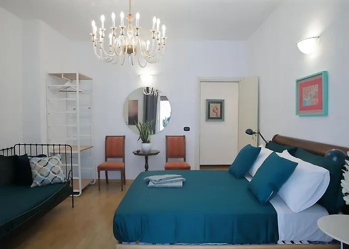 L.t. Savoia Palace & Cavour C.l. *