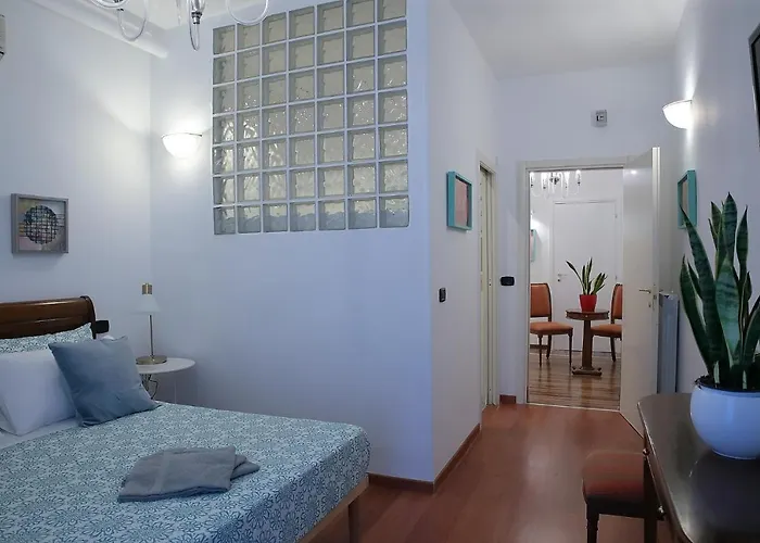 L.t. Savoia Palace & Cavour C.l. Bari