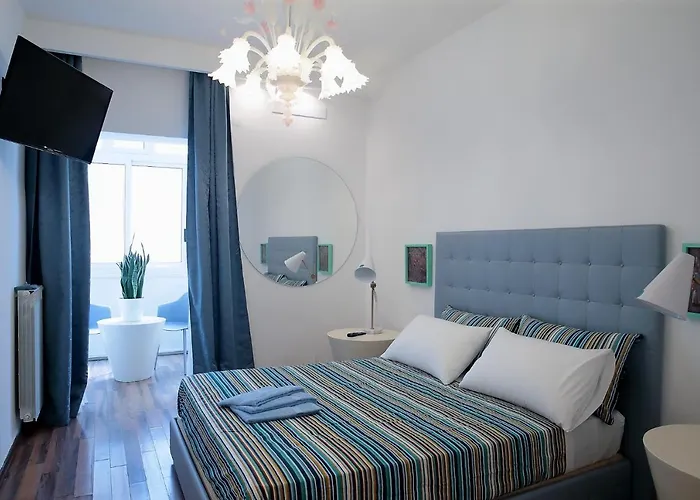 L.t. Savoia Palace & Cavour C.l. *