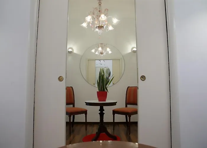 L.t. Savoia Palace & Cavour C.l. *