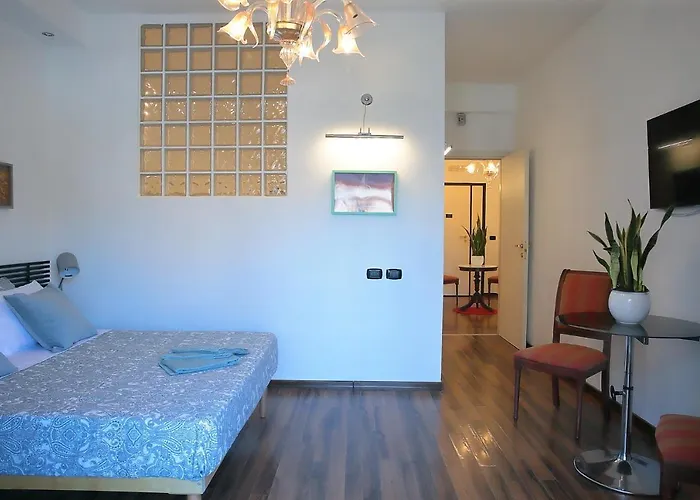 L.t. Savoia Palace & Cavour C.l. * Bari