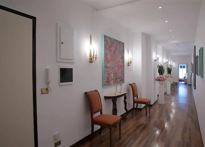 L.t. Savoia Palace & Cavour C.l. *