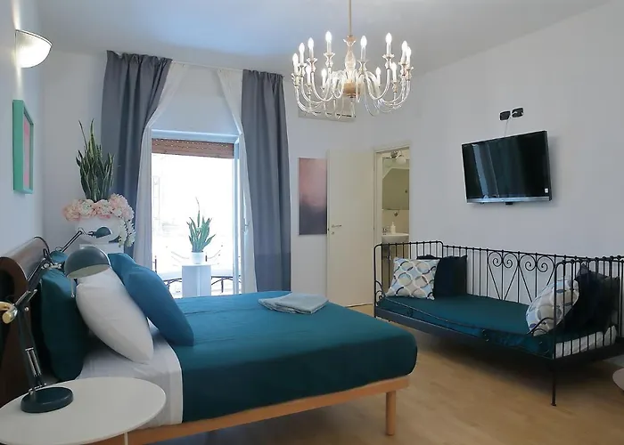 L.t. Savoia Palace & Cavour C.l.