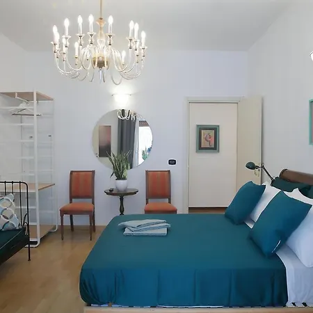 L.t. Savoia Palace & Cavour C.l. *