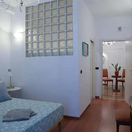 L.t. Savoia Palace & Cavour C.l. Bari