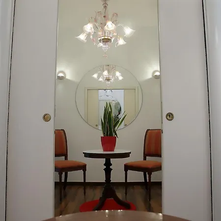 L.t. Savoia Palace & Cavour C.l. *