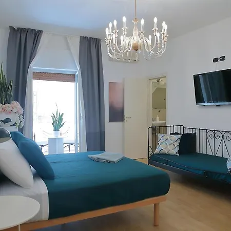 L.t. Savoia Palace & Cavour C.l.