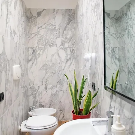 L.t. Savoia Palace & Cavour C.l.